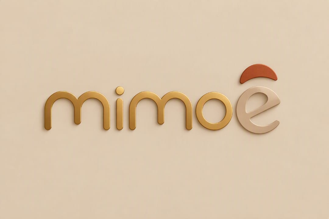 Logomarca original Mimoê em ocre, areia e terracota
